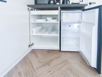 Eigener Kühlschrank, Mikrowelle, Kaffeemaschine, Wasserkocher / Own fridge, MW oven, coffee machine, kettle, CM Eigener Kühlschrank, Mikrowelle, Kaffeemaschine, Wasserkocher / Own fridge, MW oven, coffee machine, kettle, CM