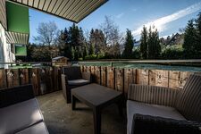 Ob Sommer oder Winter. Auf diesem gemütlichen Balkon kann man auf den Fuß des Bocksbergs schauen. Ob Sommer oder Winter. Auf diesem gemütlichen Balkon kann man auf den Fuß des Bocksbergs schauen.