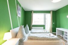 Modernes Schlafzimmer mit gemütlichem Doppelbett, viel Tageslicht und freundlichem Design – perfekt zum Entspannen. #VonVImmoServiceUG #Schlafkomfort #HelleWohnung #ErholungPur #Duisburg Modernes Schlafzimmer mit gemütlichem Doppelbett, viel Tageslicht und freundlichem Design – perfekt zum Entspannen. #VonVImmoServiceUG #Schlafkomfort #HelleWohnung #ErholungPur #Duisburg