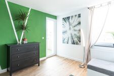 Geräumiger, heller Raum mit Doppelbett und Schlafsofa – perfekte Kombination aus Schlaf- und Wohnbereich. #VonVImmoServiceUG #HelleWohnung #Schlafkomfort #Wohlfühlatmosphäre #Duisburg Geräumiger, heller Raum mit Doppelbett und Schlafsofa – perfekte Kombination aus Schlaf- und Wohnbereich. #VonVImmoServiceUG #HelleWohnung #Schlafkomfort #Wohlfühlatmosphäre #Duisburg