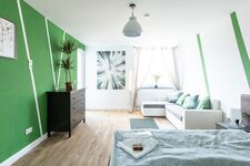 Helles, freundlich gestaltetes Schlafzimmer mit bequemen Betten und direktem Zugang zum Balkon – perfekt für erholsame Nächte. #VonVImmoServiceUG #Schlafkomfort #HelleWohnung #ErholungPur #Duisburg Helles, freundlich gestaltetes Schlafzimmer mit bequemen Betten und direktem Zugang zum Balkon – perfekt für erholsame Nächte. #VonVImmoServiceUG #Schlafkomfort #HelleWohnung #ErholungPur #Duisburg