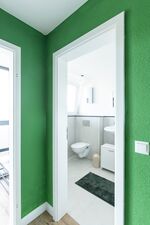 Praktisches Badezimmer mit Waschbecken, Spiegel und stilvollen Details – alles für Ihren Komfort vorbereitet. #VonVImmoServiceUG #Badezimmer #KomfortabelWohnen #AllesWasSieBrauchen #Duisburg Praktisches Badezimmer mit Waschbecken, Spiegel und stilvollen Details – alles für Ihren Komfort vorbereitet. #VonVImmoServiceUG #Badezimmer #KomfortabelWohnen #AllesWasSieBrauchen #Duisburg