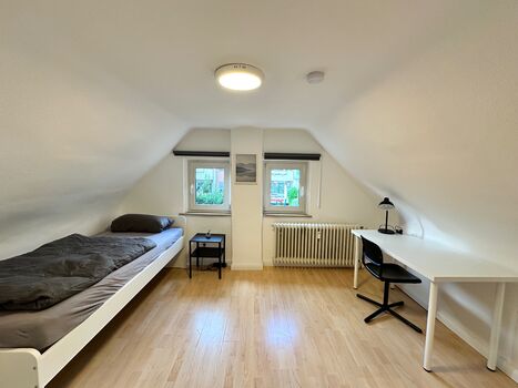 Einzelzimmer mit Schreibtisch Einzelzimmer mit Schreibtisch