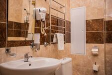 Frisch renovierte Dusche mit moderner Regendusche – perfekt für eine erfrischende Auszeit. #VonVImmoServiceUG #Regendusche #Duschkomfort #EntspannungPur #Duisburg Frisch renovierte Dusche mit moderner Regendusche – perfekt für eine erfrischende Auszeit. #VonVImmoServiceUG #Regendusche #Duschkomfort #EntspannungPur #Duisburg