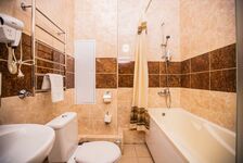 Praktisches Badezimmer mit Waschbecken, Spiegel und stilvollen Details – alles für Ihren Komfort vorbereitet. #VonVImmoServiceUG #Badezimmer #KomfortabelWohnen #AllesWasSieBrauchen #Duisburg Praktisches Badezimmer mit Waschbecken, Spiegel und stilvollen Details – alles für Ihren Komfort vorbereitet. #VonVImmoServiceUG #Badezimmer #KomfortabelWohnen #AllesWasSieBrauchen #Duisburg