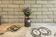 Liebevoll dekorierter Wohnbereich mit stilvoller Vase und charmantem Holztisch – kleine Details sorgen für eine gemütliche Atmosphäre in der Unterkunft. #GemütlichWohnen #WohnbereichDuisburg #VonVImmoServiceUG #Dekoration #WohlfühlAmbiente #ZentraleUnterkunft #AusstattungMitLiebe Liebevoll dekorierter Wohnbereich mit stilvoller Vase und charmantem Holztisch – kleine Details sorgen für eine gemütliche Atmosphäre in der Unterkunft. #GemütlichWohnen #WohnbereichDuisburg #VonVImmoServiceUG #Dekoration #WohlfühlAmbiente #ZentraleUnterkunft #AusstattungMitLiebe