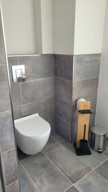 WC WC