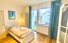 Schlafzimmer 2 mit zwei Einzelbetten, Sitzecke und Smart TV Schlafzimmer 2 mit zwei Einzelbetten, Sitzecke und Smart TV