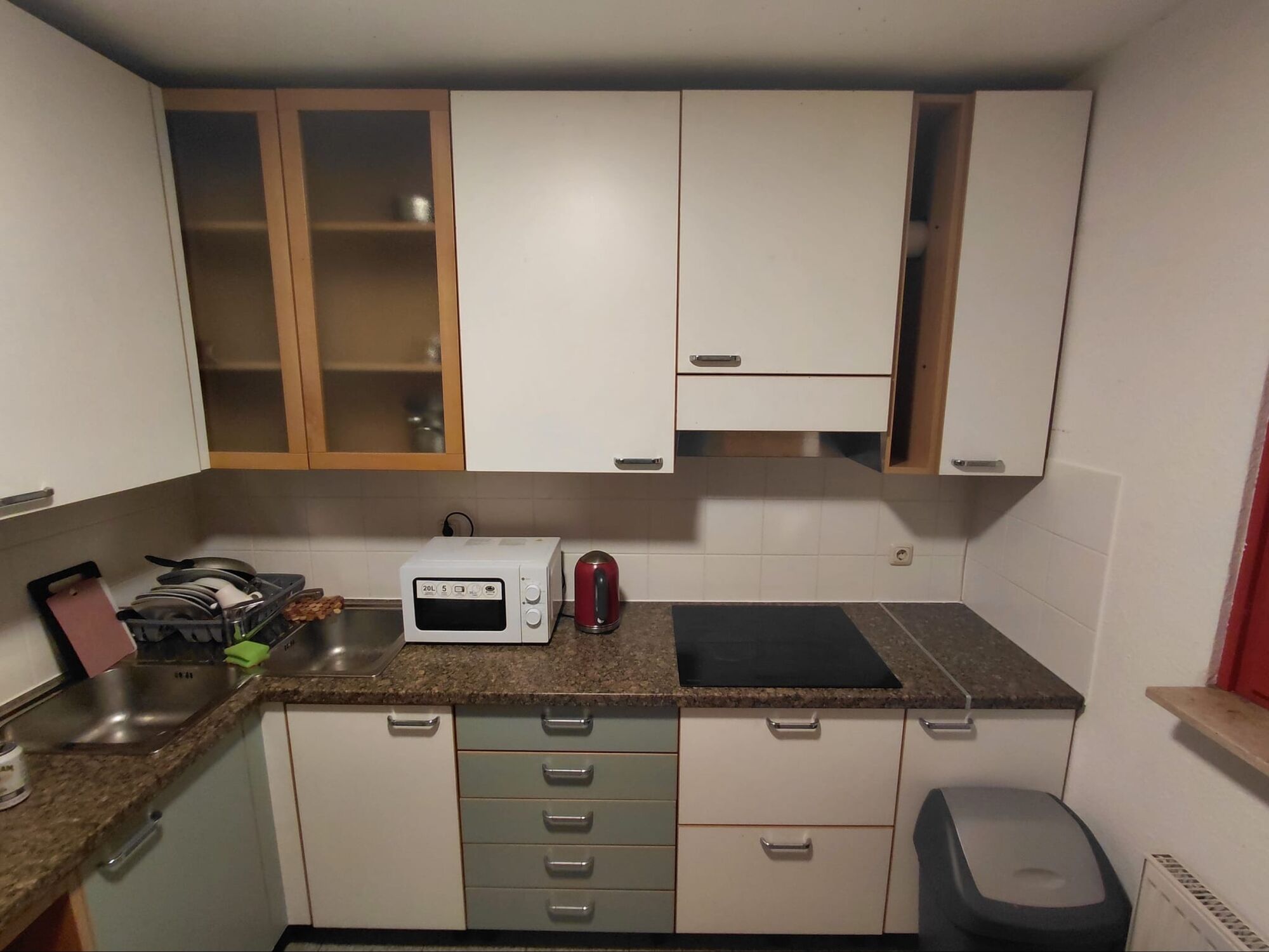 Voll ausgestattete Gemeinschaftsküche zur täglichen Nutzung. Voll ausgestattete Gemeinschaftsküche zur täglichen Nutzung.