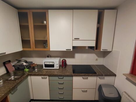 Voll ausgestattete Gemeinschaftsküche zur täglichen Nutzung. Voll ausgestattete Gemeinschaftsküche zur täglichen Nutzung.