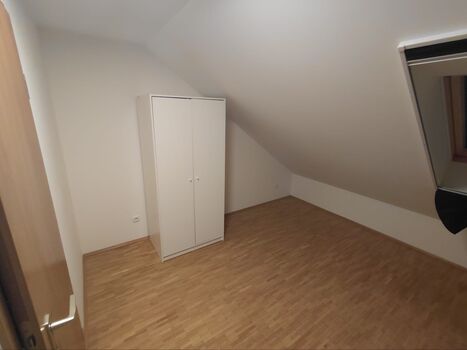 Gemütliches Dachgeschosszimmer für 2 Personen mit Einzelbetten. Gemütliches Dachgeschosszimmer für 2 Personen mit Einzelbetten.