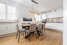 Küche mit Sitzgelegenheiten Küche mit Sitzgelegenheiten