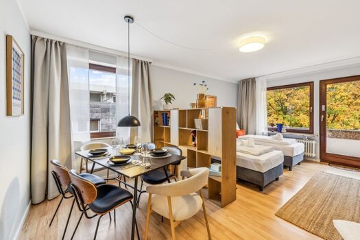 Renoviert | 3 Zi. 6 Betten | Netflix • Xbox • 3 Balkone Bild 3 Renoviert | 3 Zi. 6 Betten | Netflix • Xbox • 3 Balkone Bild 3