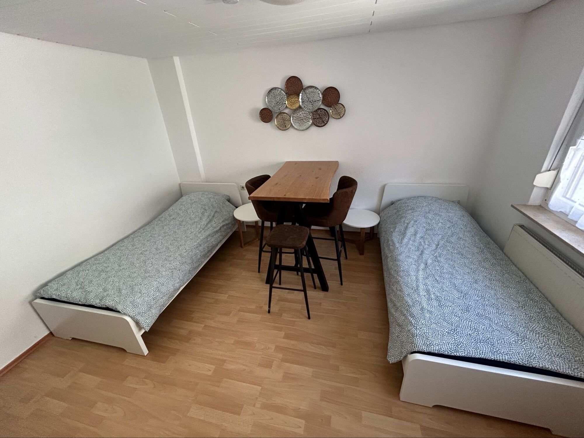 2 Einzelbetten pro Zimmer 2 Einzelbetten pro Zimmer