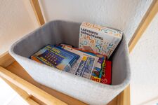 Die Spielesammlung im Wohnungsflur lädt zu kurzweiligen Spieleabenden ein Die Spielesammlung im Wohnungsflur lädt zu kurzweiligen Spieleabenden ein