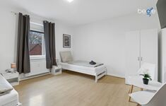 Schlafzimmer 2 mit zwei Einzelbetten, Sitzecke und Smart TV Schlafzimmer 2 mit zwei Einzelbetten, Sitzecke und Smart TV