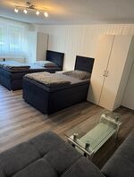Schlafzimmer 1 (2 Einzelbetten, Couch und Tv) Schlafzimmer 1 (2 Einzelbetten, Couch und Tv)
