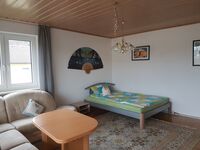 Einzel- bzw. Doppelzimmer mit Balkonzugang Einzel- bzw. Doppelzimmer mit Balkonzugang