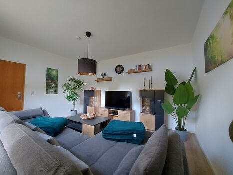 Gemütliches Wohnzimmer mit Spielekonsole Gemütliches Wohnzimmer mit Spielekonsole