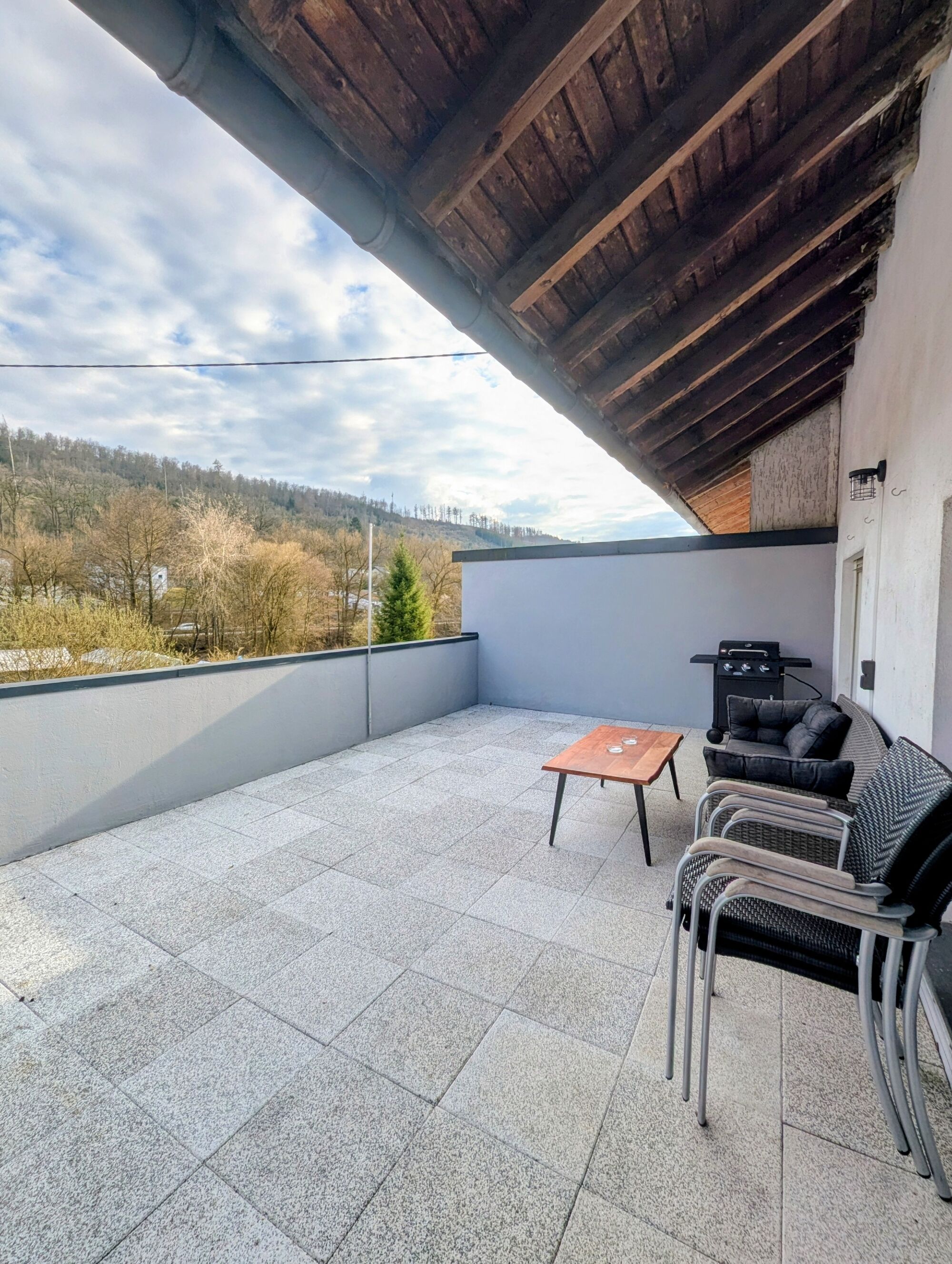 Große Terrasse mit Gasgrill Große Terrasse mit Gasgrill