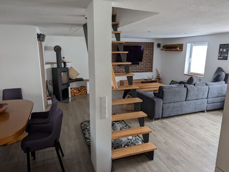 Treppe in den 1. OG Treppe in den 1. OG