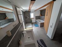 Badezimmer 1. OG Badezimmer 1. OG