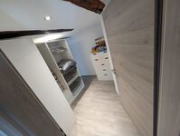 begehbarer Kleiderschrank (Schlafzimmer 1) begehbarer Kleiderschrank (Schlafzimmer 1)