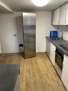 KüchenZeile mit gegenüberliegender Arbeitsfläche zusätzlich KüchenZeile mit gegenüberliegender Arbeitsfläche zusätzlich