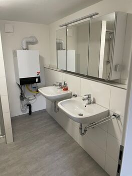 Bad mit Doppel Waschbecken Bad mit Doppel Waschbecken