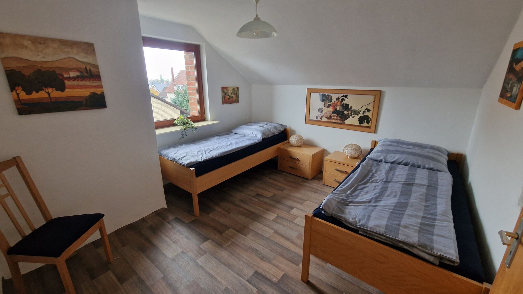 Schlafzimmer (aus als Doppelbett nutzbar) Schlafzimmer (aus als Doppelbett nutzbar)