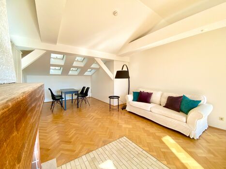 Möblierte Dachgeschosswohnung ab 3 Monaten Bild 3 Möblierte Dachgeschosswohnung ab 3 Monaten Bild 3