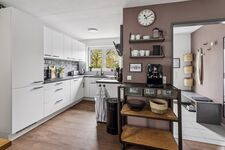 Vollausgestatte Küche mit Kaffeevollautomat und Teebar Vollausgestatte Küche mit Kaffeevollautomat und Teebar