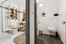 Badezimmer und ein zusätzliches separates WC Badezimmer und ein zusätzliches separates WC