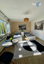 Schlafzimmer 1 mit zwei Einzelbetten, Sitzecke und Smart TV Schlafzimmer 1 mit zwei Einzelbetten, Sitzecke und Smart TV