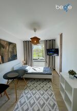 Schlafzimmer 2 mit zwei Einzelbetten, Sitzecke und Smart TV Schlafzimmer 2 mit zwei Einzelbetten, Sitzecke und Smart TV