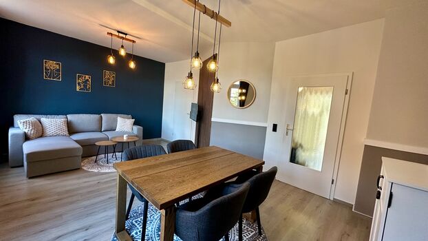 Wohnzimmer mit Essbereich Wohnzimmer mit Essbereich