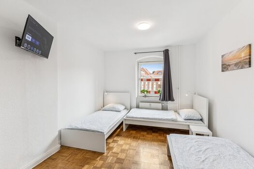 Zimmer 2 - 3 Betten + SmartTV Zimmer 2 - 3 Betten + SmartTV