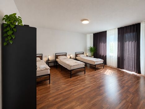 Vollausgestattete 2 Zimmer Monteurwohnung für 1-5 Personen Vollausgestattete 2 Zimmer Monteurwohnung für 1-5 Personen