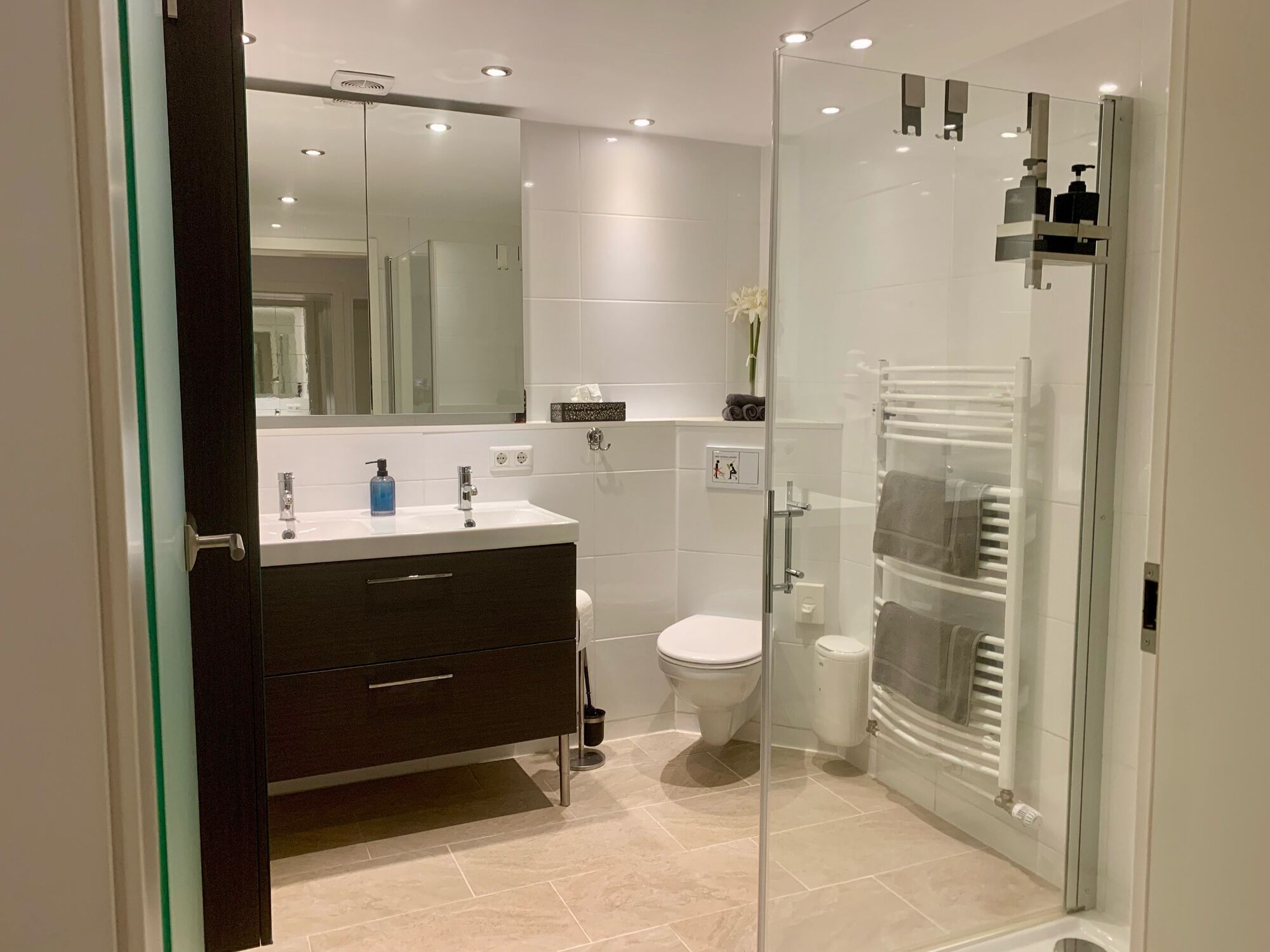 Bad mit Dusche Bad mit Dusche