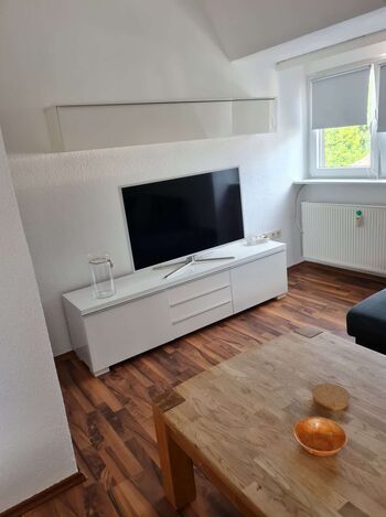 Wohnzimmer mit Smart TV Wohnzimmer mit Smart TV