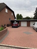 Großer kostenloser Privatparkplatz Großer kostenloser Privatparkplatz