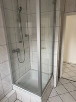 Bad und WC mit Dusche 4 Bad und WC mit Dusche 4