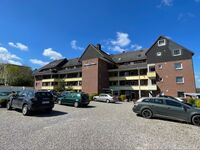 großer Parkplatz mit freier Parkplatzwahl direkt hinterm Haus großer Parkplatz mit freier Parkplatzwahl direkt hinterm Haus