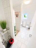 Bad mit Dusche Bad mit Dusche