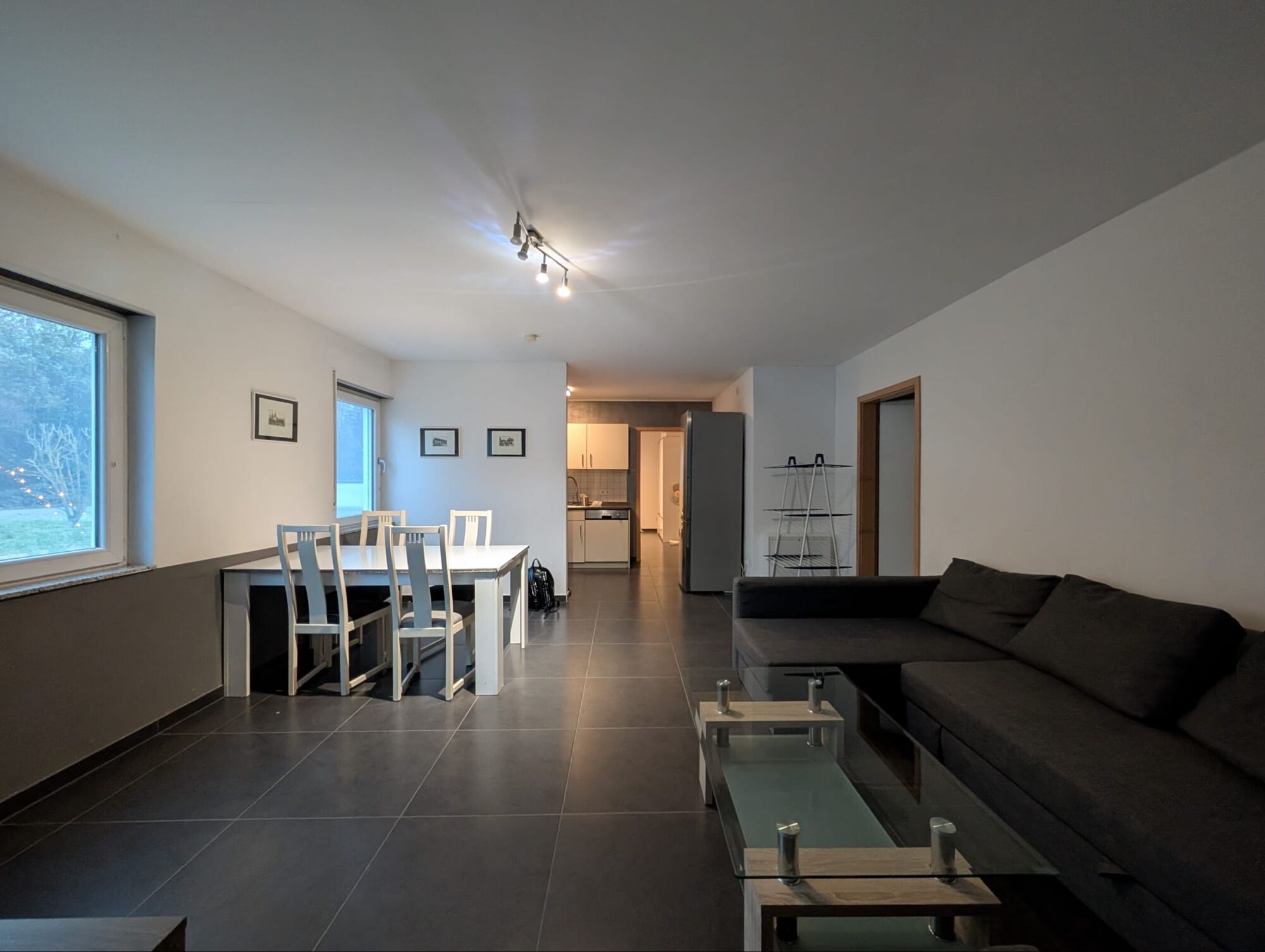 großes Wohn- Esszimmer mit Durchgang zur offenen Küche großes Wohn- Esszimmer mit Durchgang zur offenen Küche