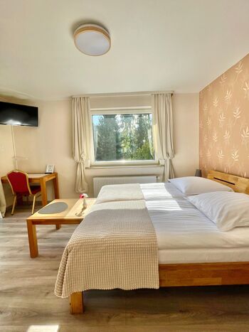 AM BERG HOTEL AM BERG HOTEL