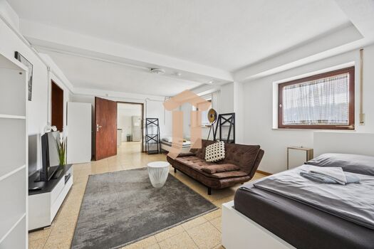 Wohnzimmer / Durchgangszimmer Wohnzimmer / Durchgangszimmer