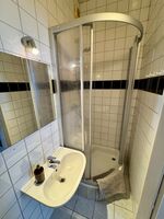 Badezimmer mit Dusche Badezimmer mit Dusche