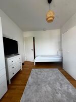 Moderne Monteurwohnung mit Balkon, WLAN, voll ausgestatteter Küche & Par Bild 9 Moderne Monteurwohnung mit Balkon, WLAN, voll ausgestatteter Küche & Par Bild 9