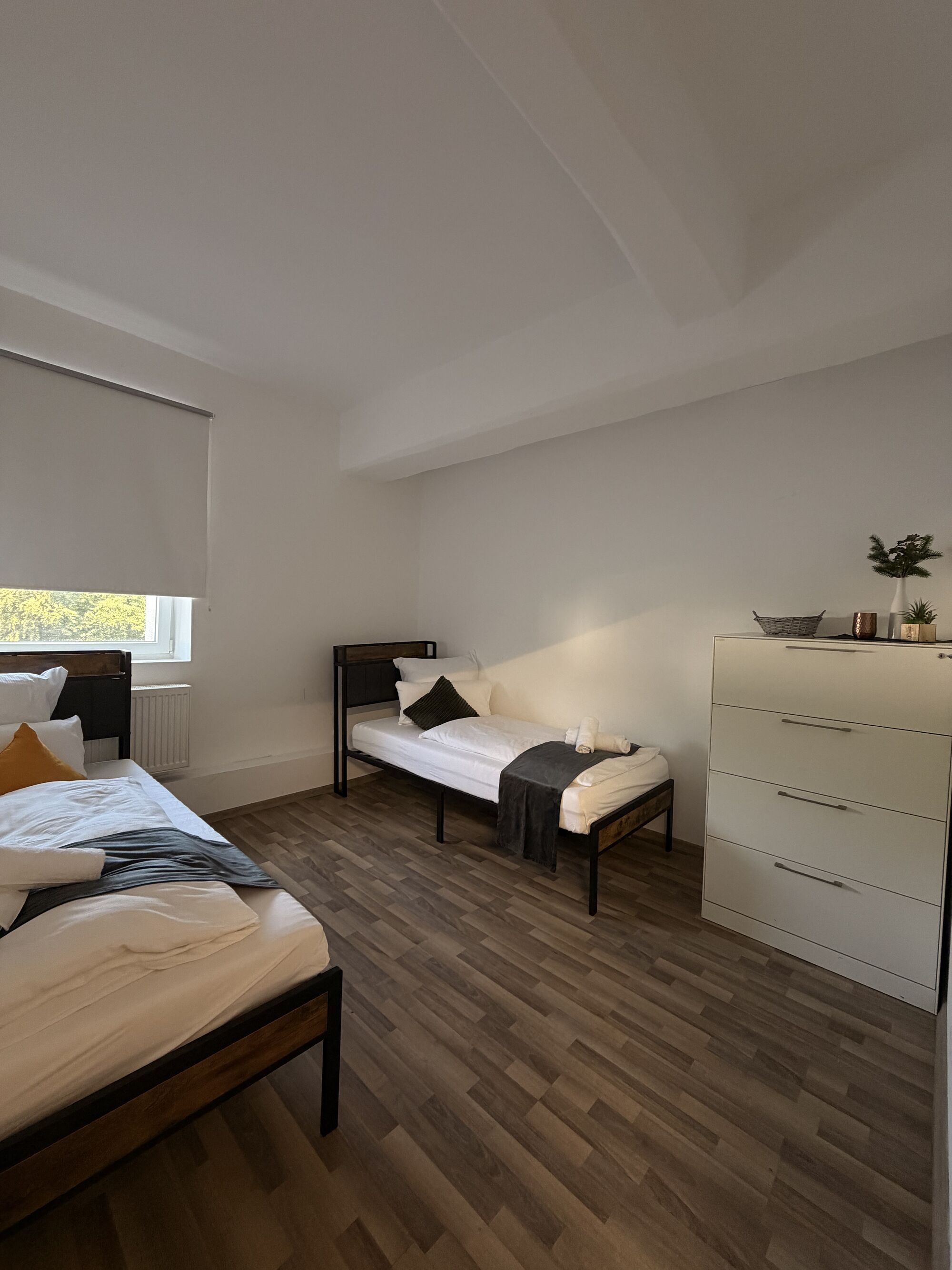 Großzügiges Doppelzimmer mit Stauraum Großzügiges Doppelzimmer mit Stauraum